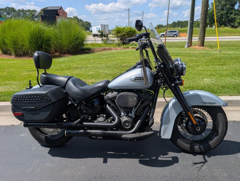 2024 Harley-Davidson® Heritage Classic Atlas Silver Metallic - Black Finish