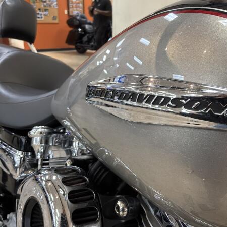 FXDC 2009 Super Glide® Custom thumb 0