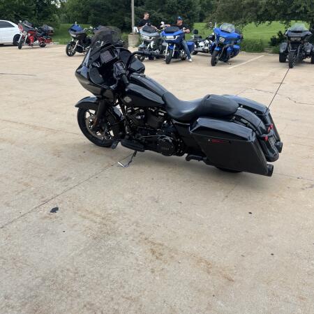 2021 Harley-Davidson® Road Glide® Special Vivid Black - Black Finish thumb 2