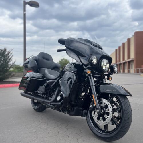 2023 Harley-Davidson® FLHTK Ultra Limited Vivid Black 659632 thumb 3