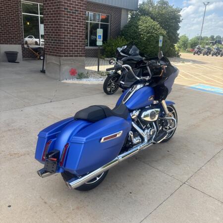 2026 Harley-Davidson® Road Glide® Aurora Blue Denim Chrome Trim thumb 2