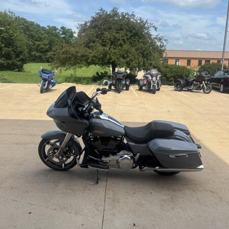 2026 Harley-Davidson® Road Glide® Dark Billiard Gray Chrome Trim thumb 0