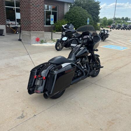 2021 Harley-Davidson® Road Glide® Special Vivid Black - Black Finish thumb 3