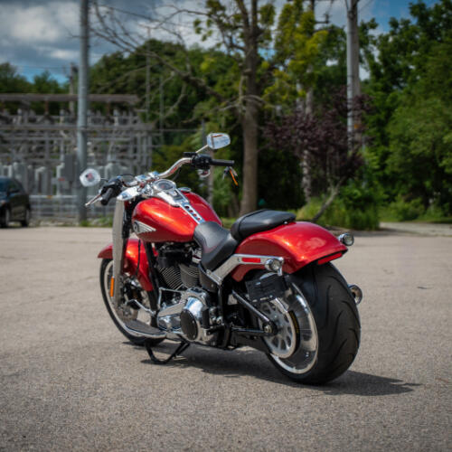 Harley-Davidson® Fat Boy® 2026 FLFB 34630862 BRILLIANT RED W/ PINSTRIPE thumb 2