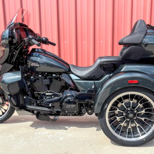 2026 Harley-Davidson® Street Glide 3 Limited FLHLT Iron Horse Metallic Chrome Trim thumb 3