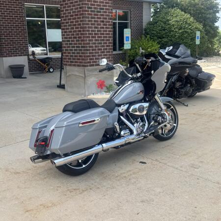 2026 Harley-Davidson® Road Glide® Dark Billiard Gray Chrome Trim thumb 2