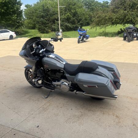 2026 Harley-Davidson® Road Glide® Dark Billiard Gray Chrome Trim thumb 1