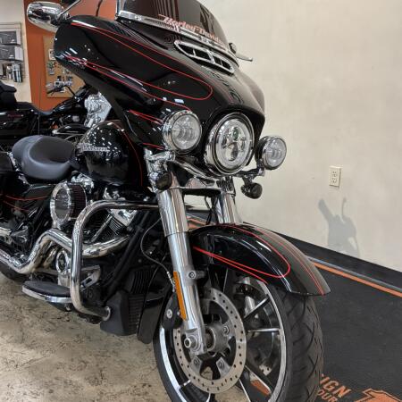 FLHX 2022 Street Glide® thumb 2