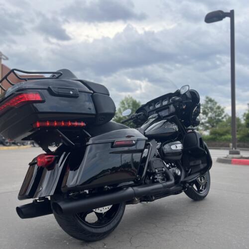 2023 Harley-Davidson® FLHTK Ultra Limited Vivid Black 659632 thumb 2