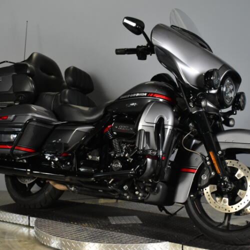 2020 Harley-Davidson® CVO™ Limited FLHTKSE thumb 2