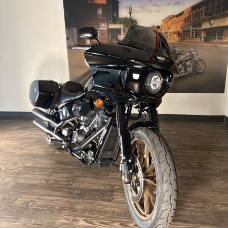 2023 Harley-Davidson® Low Rider® ST Vivid Black thumb 2