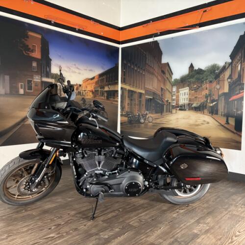 2023 Harley-Davidson® Low Rider® ST Vivid Black thumb 3