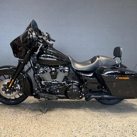 【中古車情報】2018YM FLHXS VIVID BLACK (管理番号：673944) thumb 0