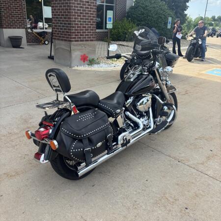 2006 Harley-Davidson® Heritage Softail® Classic Vivid Black thumb 2