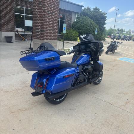 2025 Harley-Davidson® Street Glide® Ultra Blue Burst - Black Finish thumb 2