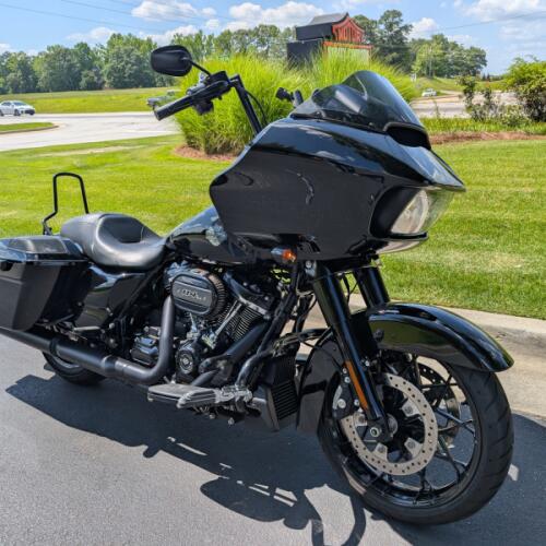 2022 Harley-Davidson® Road Glide® Special Vivid Black - Black Finish thumb 3
