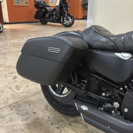 XL 883N 2019 Iron 883™ thumb 2