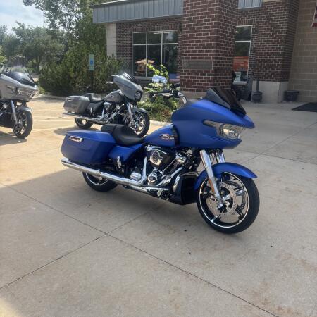 2026 Harley-Davidson® Road Glide® Aurora Blue Denim Chrome Trim thumb 3