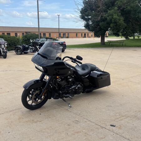 2021 Harley-Davidson® Road Glide® Special Vivid Black - Black Finish thumb 0