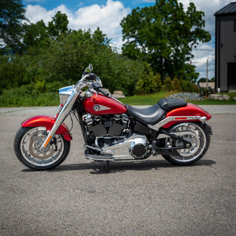 Harley-Davidson® Fat Boy® 2026 FLFB 34630862 BRILLIANT RED W/ PINSTRIPE thumb 1