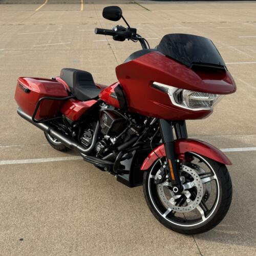 2024 Harley-Davidson® Road Glide® Whiskey Fire - Black Finish thumb 3
