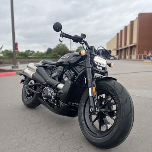 2026 Harley-Davidson® RH1250S Sportster® S Vivid Black thumb 3
