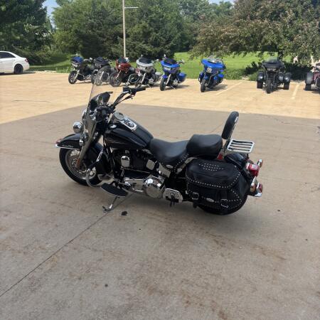 2006 Harley-Davidson® Heritage Softail® Classic Vivid Black thumb 1