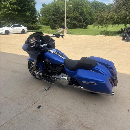 2026 Harley-Davidson® Road Glide® Aurora Blue Denim Chrome Trim thumb 1