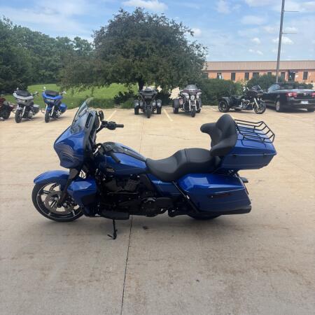 2025 Harley-Davidson® Street Glide® Ultra Blue Burst - Black Finish thumb 0