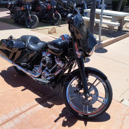 FLHXS 2017 Street Glide® Special thumb 3