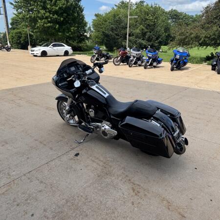 2015 Harley-Davidson® Road Glide® Vivid Black thumb 1