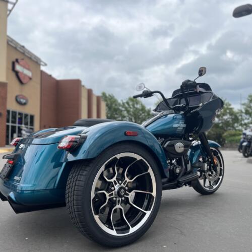2026 Harley-Davidson® FLTRT Road Glide 3 Teal Thunder thumb 2