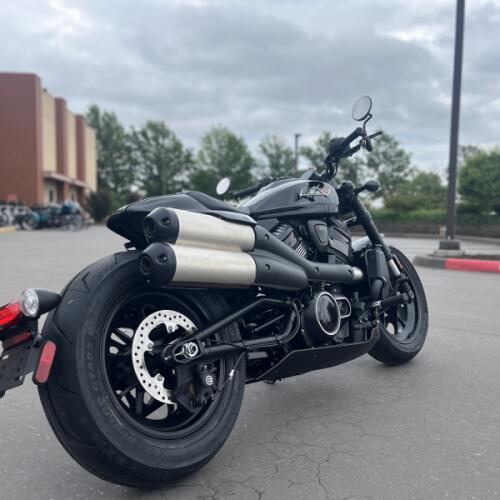 2026 Harley-Davidson® RH1250S Sportster® S Vivid Black thumb 2