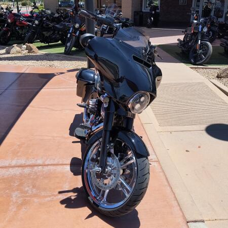 FLHXS 2017 Street Glide® Special thumb 2
