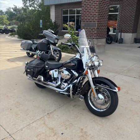 2006 Harley-Davidson® Heritage Softail® Classic Vivid Black thumb 3
