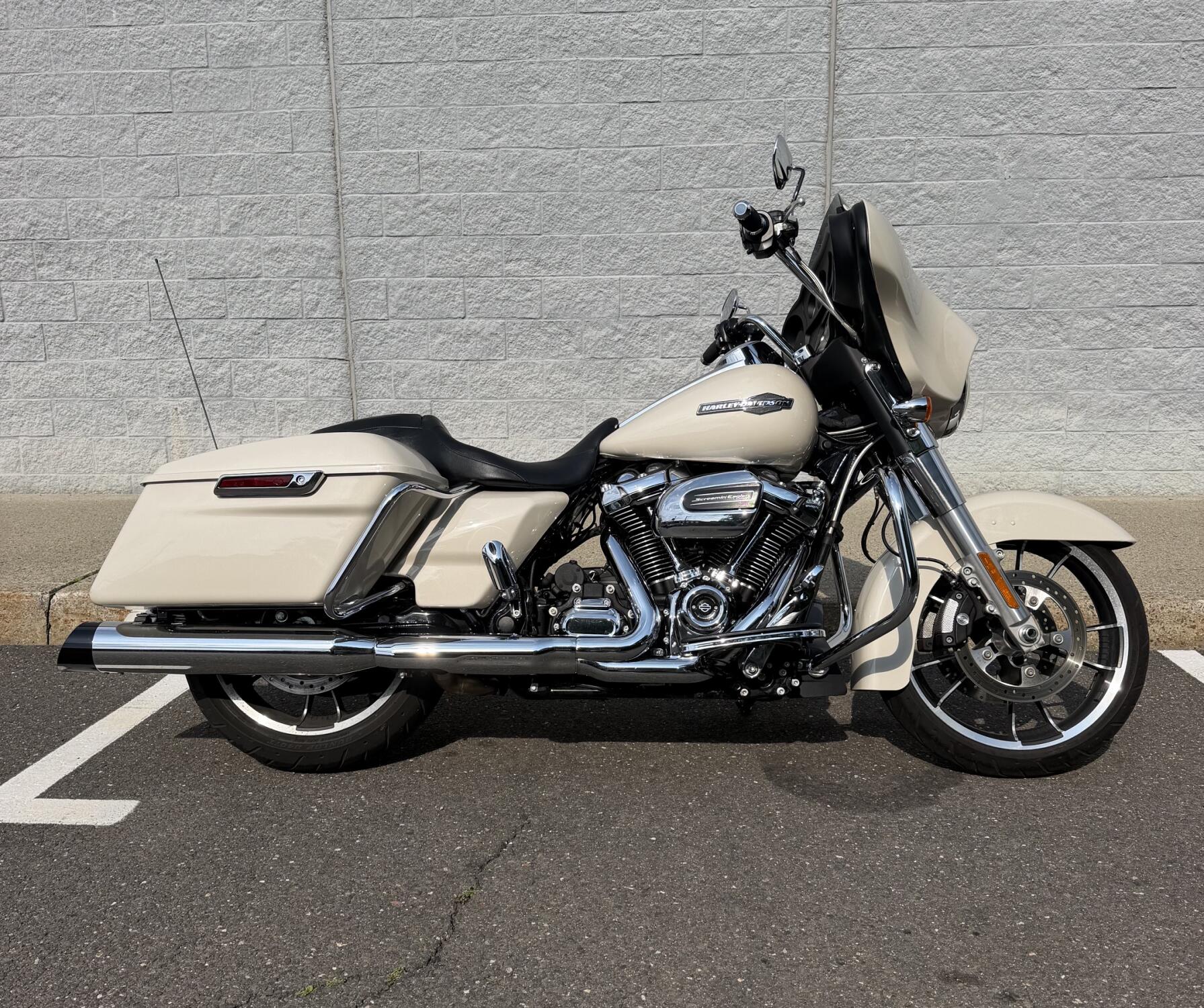2022 FLHX Street Glide®