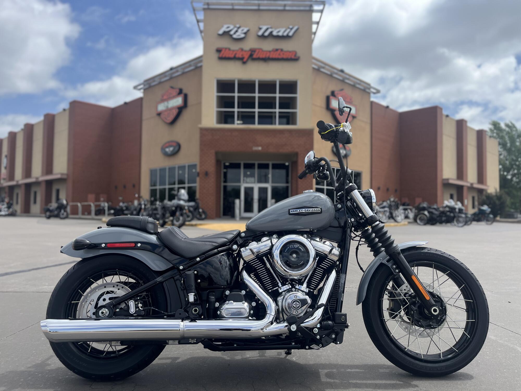 2026 Harley-Davidson® FXBB Street Bob® DRK BILIARD GRY