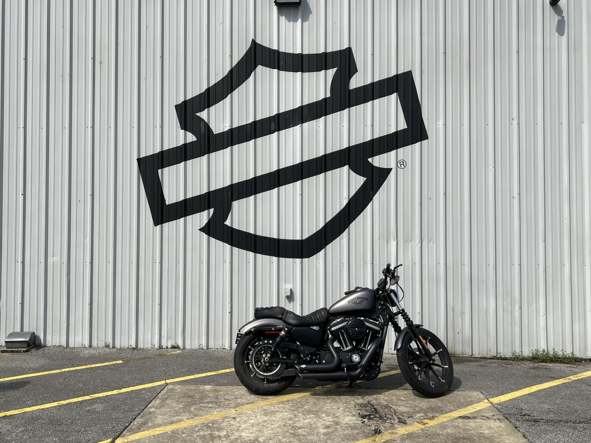 2017 Harley-Davidson® Iron 883™ Charcoal Denim