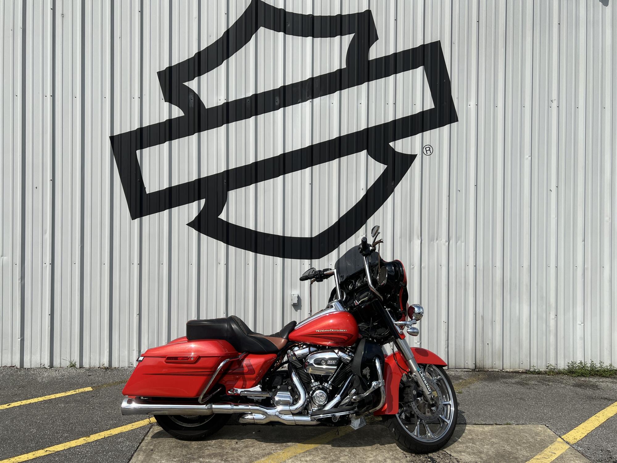 2017 Harley-Davidson® Street Glide® Special Custom Colour Laguna Orange