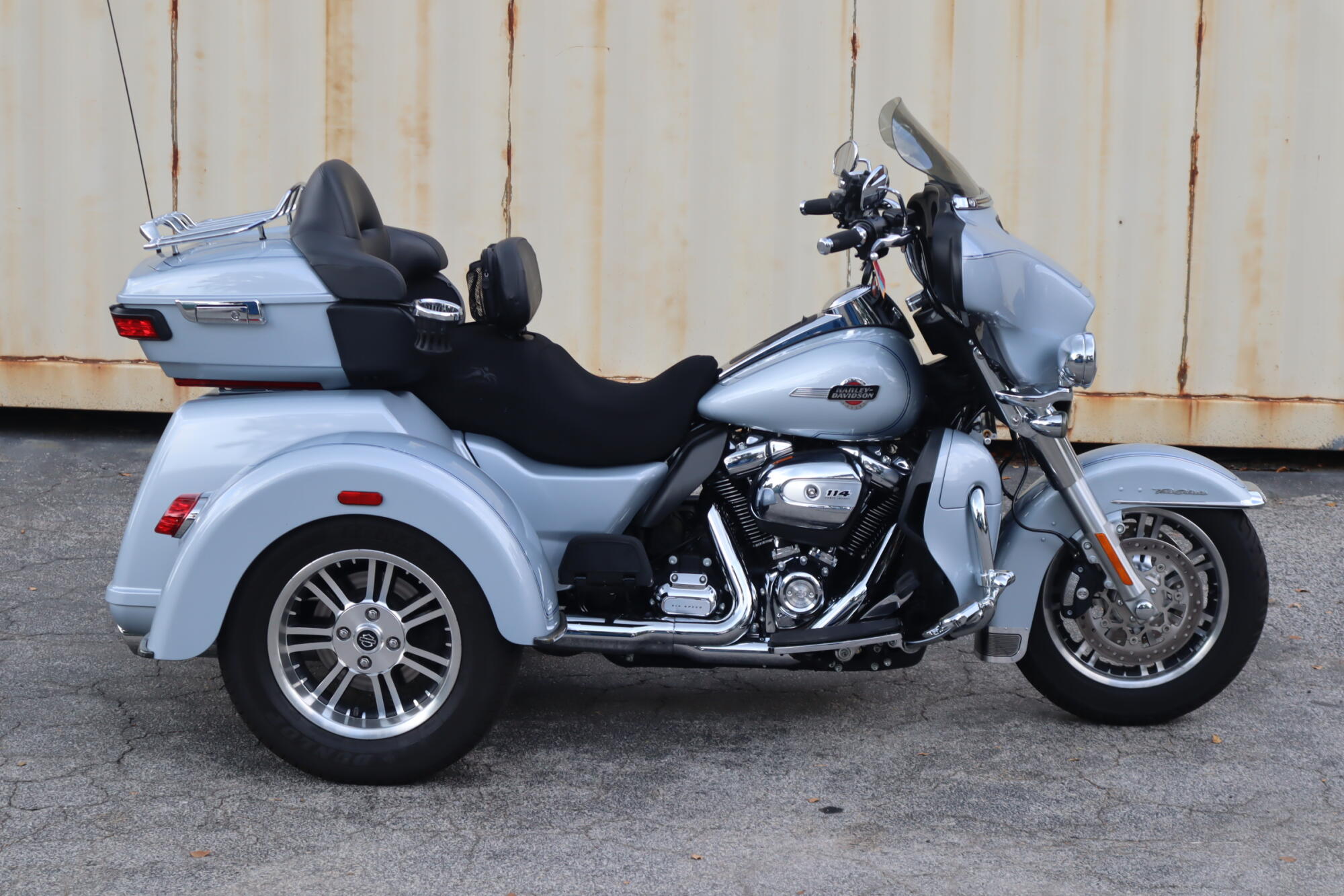 2023 Harley-Davidson® Tri Glide® Ultra Atlas Silver Metallic