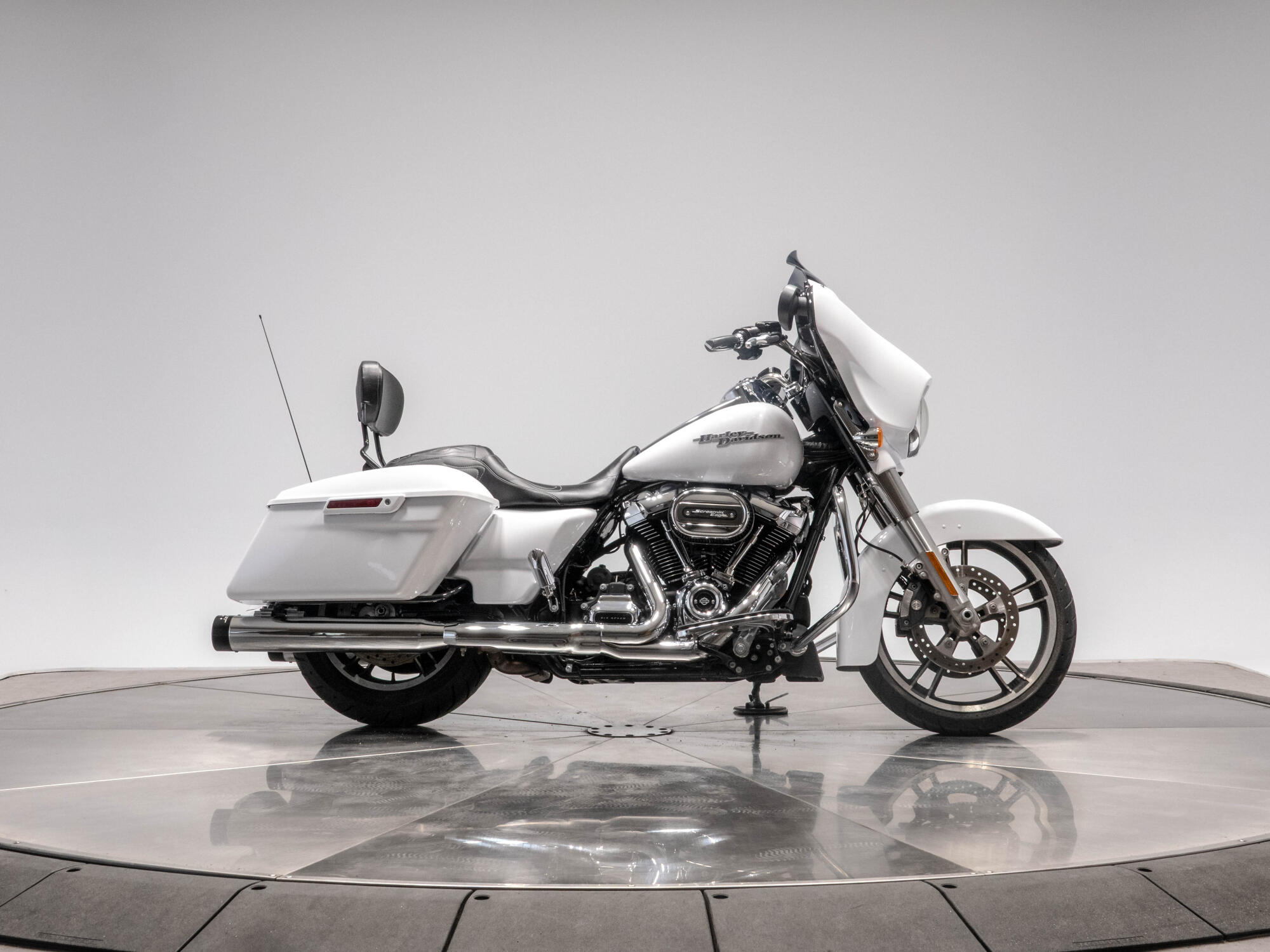 2017 HARLEY-DAVIDSON FLHXS STREET GLIDE SPECIAL in Crushed Ice Pearl