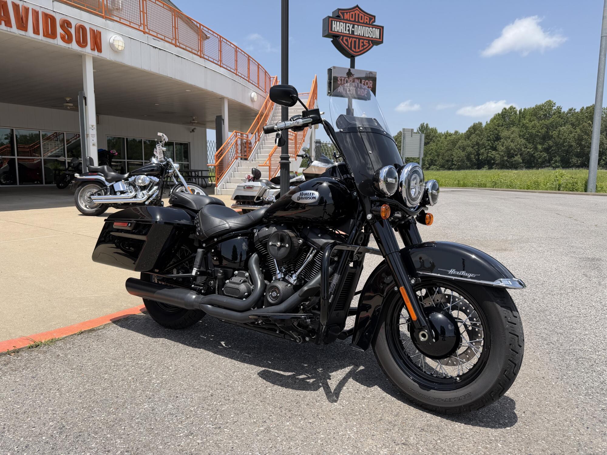 2023 Harley-Davidson® Heritage Classic Vivid Black