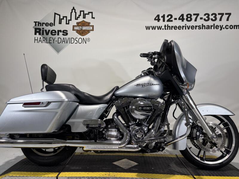 2014 Harley-Davidson® Street Glide® Brilliant Silver