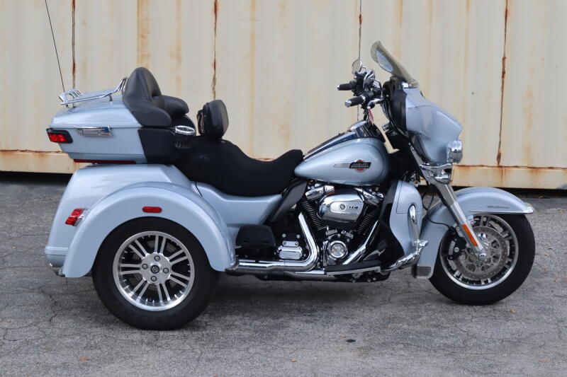 2023 Harley-Davidson® Tri Glide® Ultra Atlas Silver Metallic