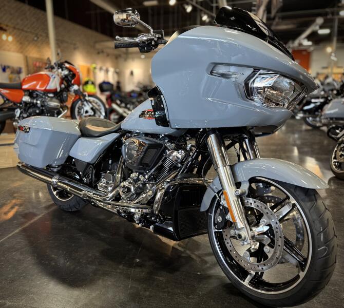 2026 Harley-Davidson® Road Glide® Dark Billiard Gray Chrome Trim