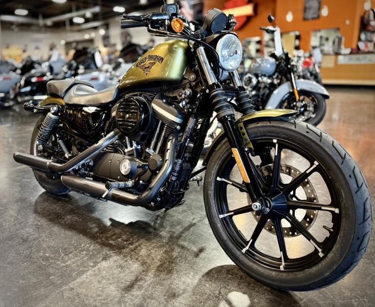 2016 Harley-Davidson® Iron 883™ Olive Gold