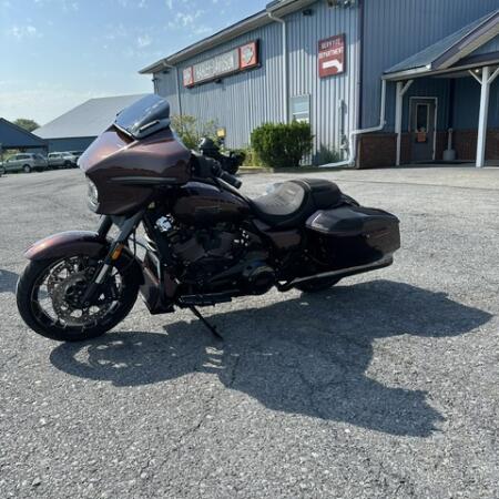 2024 Harley-Davidson® CVO™ Street Glide® Copperhead thumb 1
