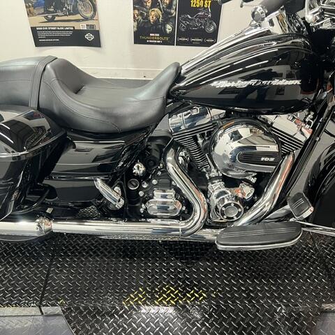 2015 Harley-Davidson® Road Glide® Special Vivid Black thumb 0