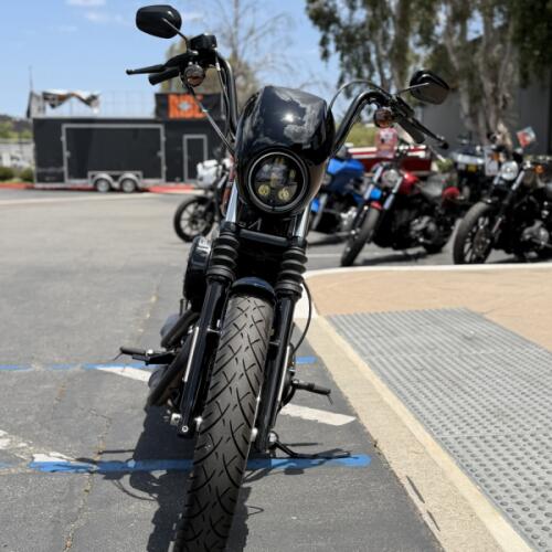 2020 Harley-Davidson® 1200 Custom Midnight Blue thumb 3