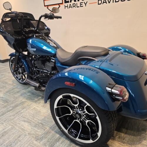 2026 Harley-Davidson® Road Glide 3 Teal Thunder FLTRT thumb 0
